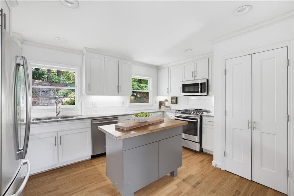 3 bedroom, 2 bathroom, 1,420 sq ft single family residence for sale at 567 N Superior Avenue, Decatur, GA 30033 — photo 10