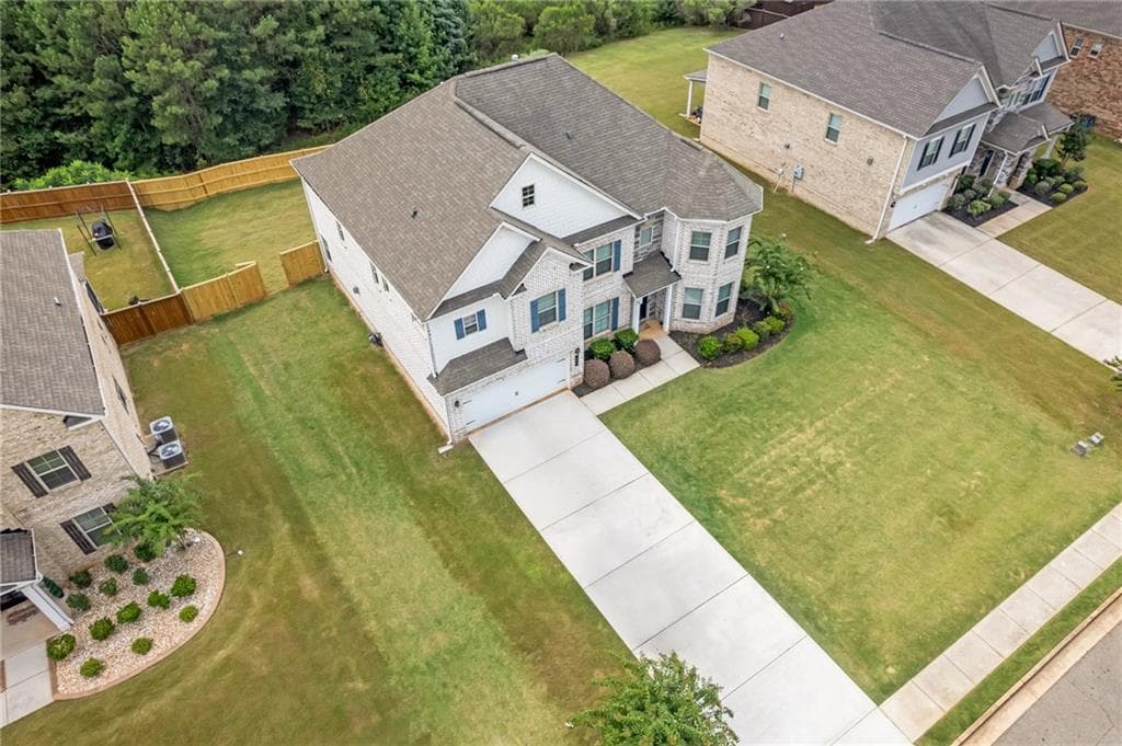 6 bedroom, 4 bathroom, 3,999 sq ft single family residence for sale at 520 Coventry Way, Mcdonough, GA 30252 — photo 2