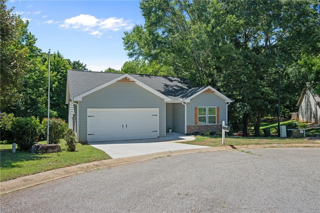 3 bedroom, 2 bathroom, 1,584 sq ft single family residence for sale at 135 Tyrus Lane, Royston, GA 30662 — photo 4