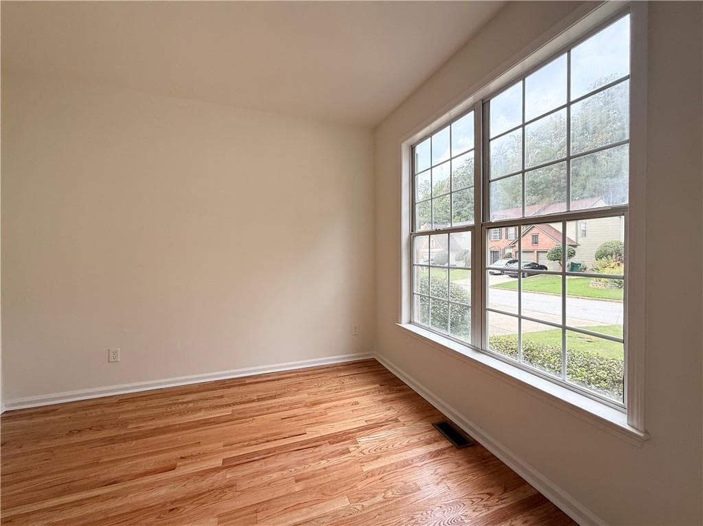 4 bedroom, 3 bathroom, 2,667 sq ft single family residence for sale at 2532 Haddenham Lane, Smyrna, GA 30082 — photo 3