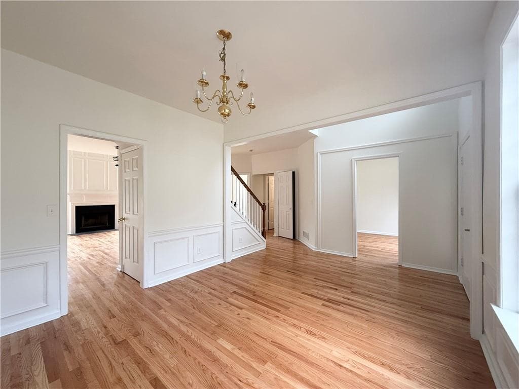 4 bedroom, 3 bathroom, 2,667 sq ft single family residence for sale at 2532 Haddenham Lane, Smyrna, GA 30082 — photo 5