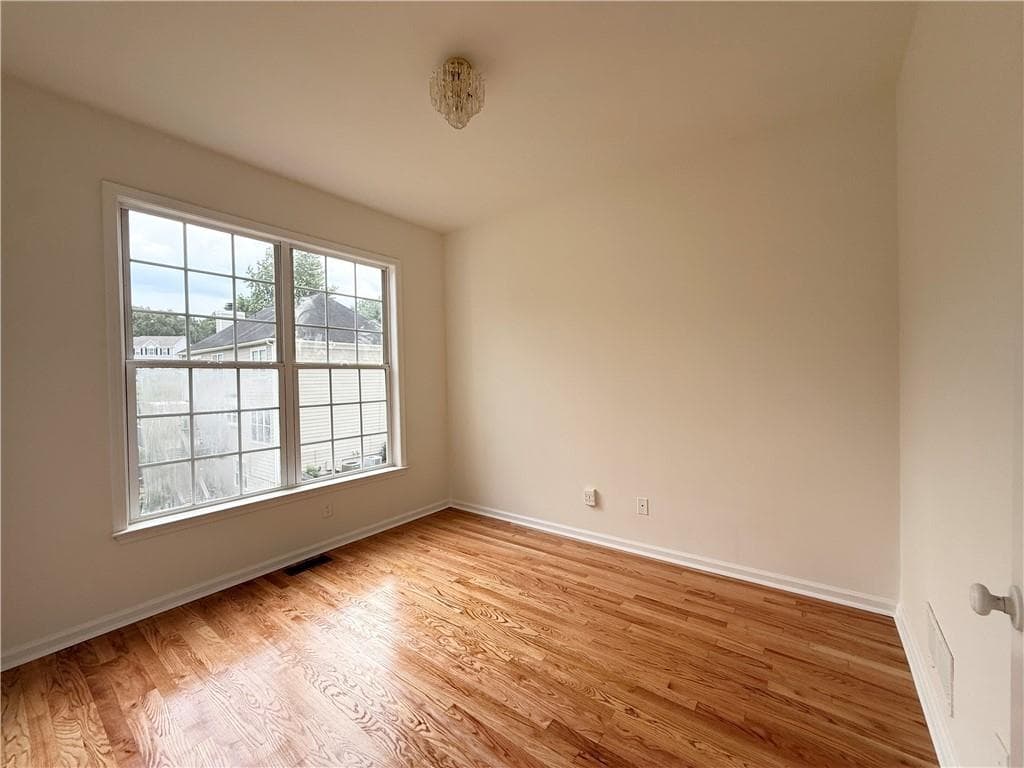 4 bedroom, 3 bathroom, 2,667 sq ft single family residence for sale at 2532 Haddenham Lane, Smyrna, GA 30082 — photo 7