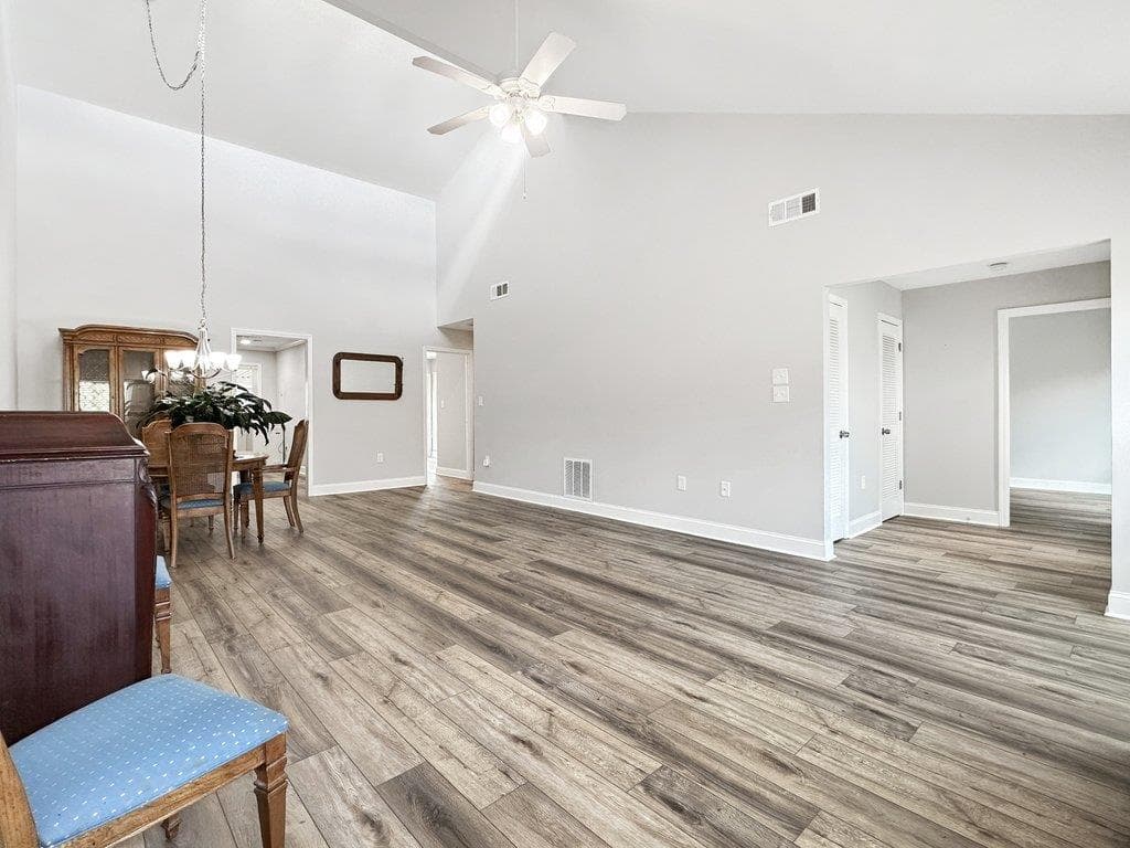 3 bedroom, 2 bathroom, 1,488 sq ft condominium under contract at 827 Serramonte Drive, Marietta, GA 30068 — photo 2