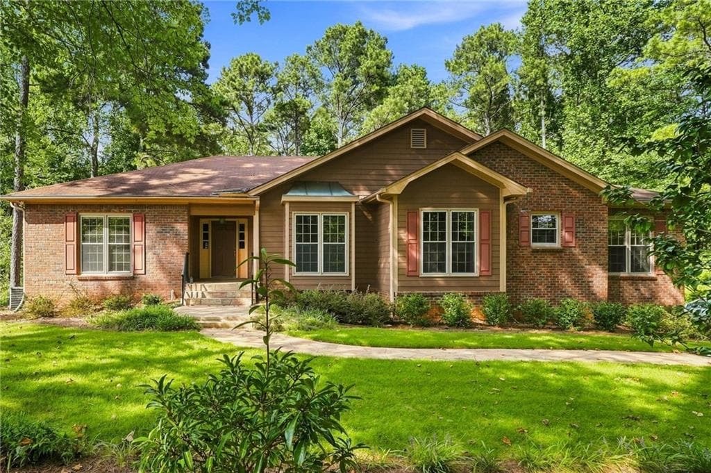 4 bedroom, 3 bathroom, 3,664 sq ft home for sale at 6100 Fords Road, Acworth, GA