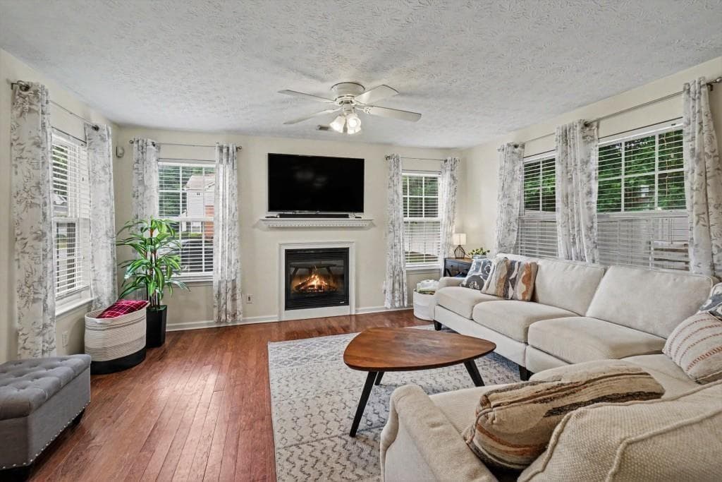 3 bedroom, 3 bathroom, 1,231 sq ft single family residence under contract at 321 Windcroft, Acworth, GA 30101 — photo 2