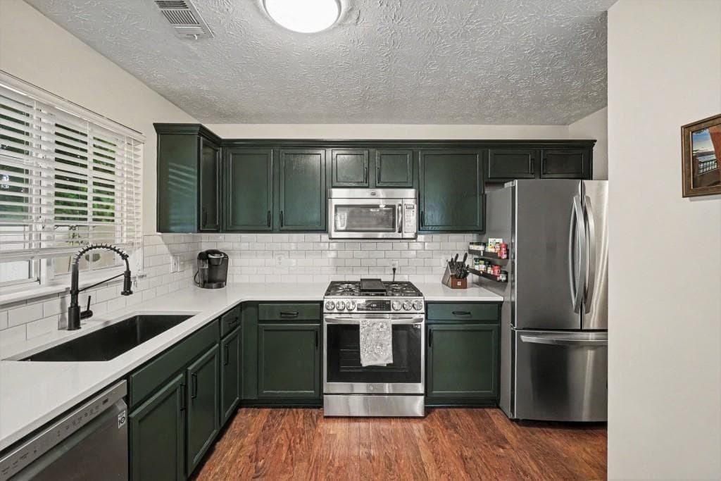 3 bedroom, 3 bathroom, 1,231 sq ft single family residence under contract at 321 Windcroft, Acworth, GA 30101 — photo 3