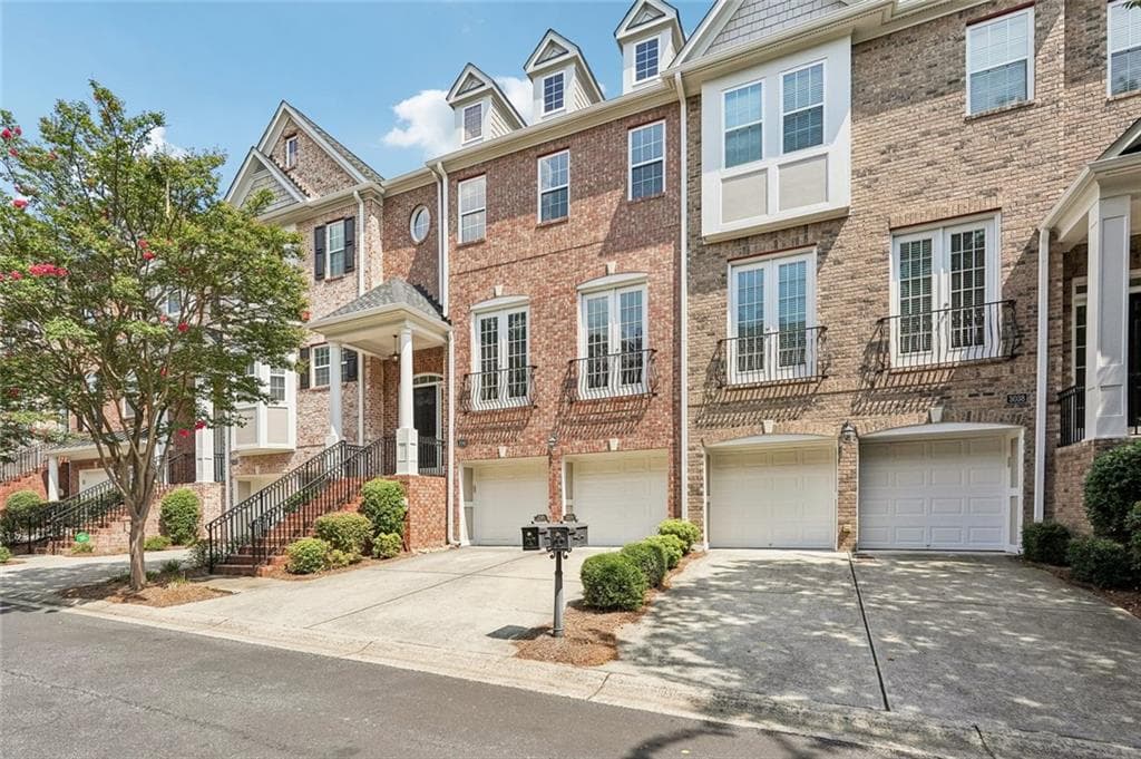 4 bedroom, 4 bathroom, 3,435 sq ft townhouse for sale at 3040 Woodwalk Drive 14, Atlanta, GA 30339 — photo 2