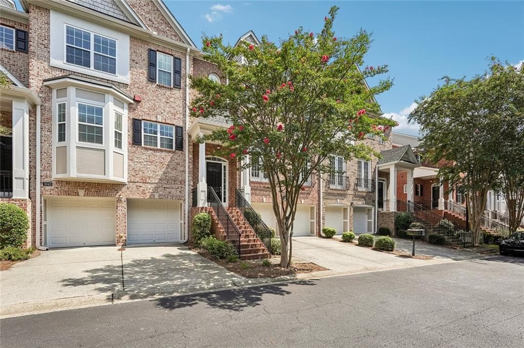 4 bedroom, 4 bathroom, 3,435 sq ft townhouse for sale at 3040 Woodwalk Drive 14, Atlanta, GA 30339 — photo 3