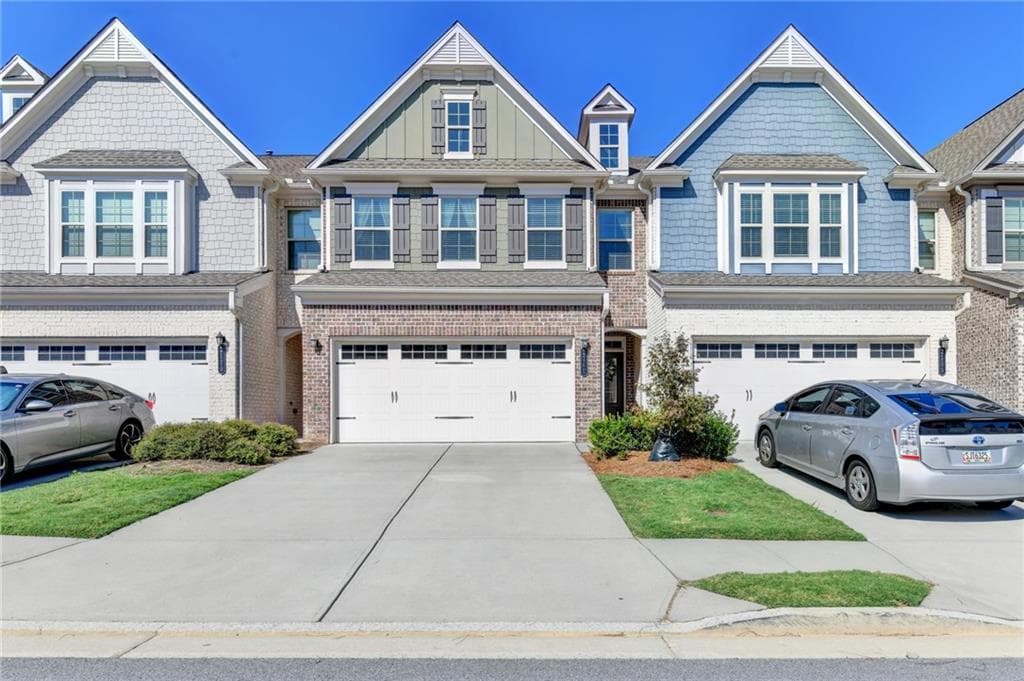 3 bedroom, 3 bathroom, 1,882 sq ft townhouse for sale at 2140 Lanier Harbor Point, Buford, GA 30518 — photo 2