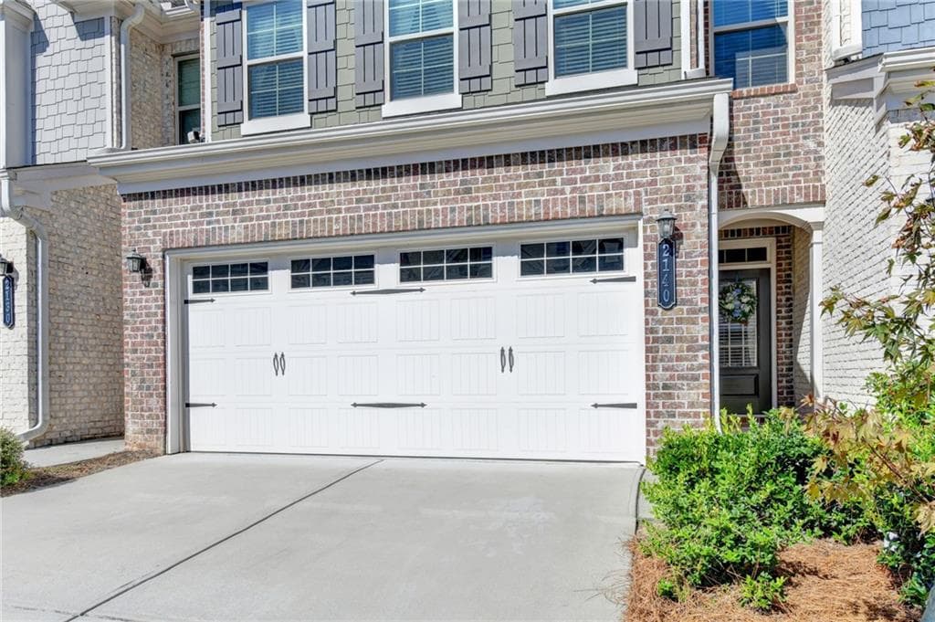3 bedroom, 3 bathroom, 1,882 sq ft townhouse for sale at 2140 Lanier Harbor Point, Buford, GA 30518 — photo 3