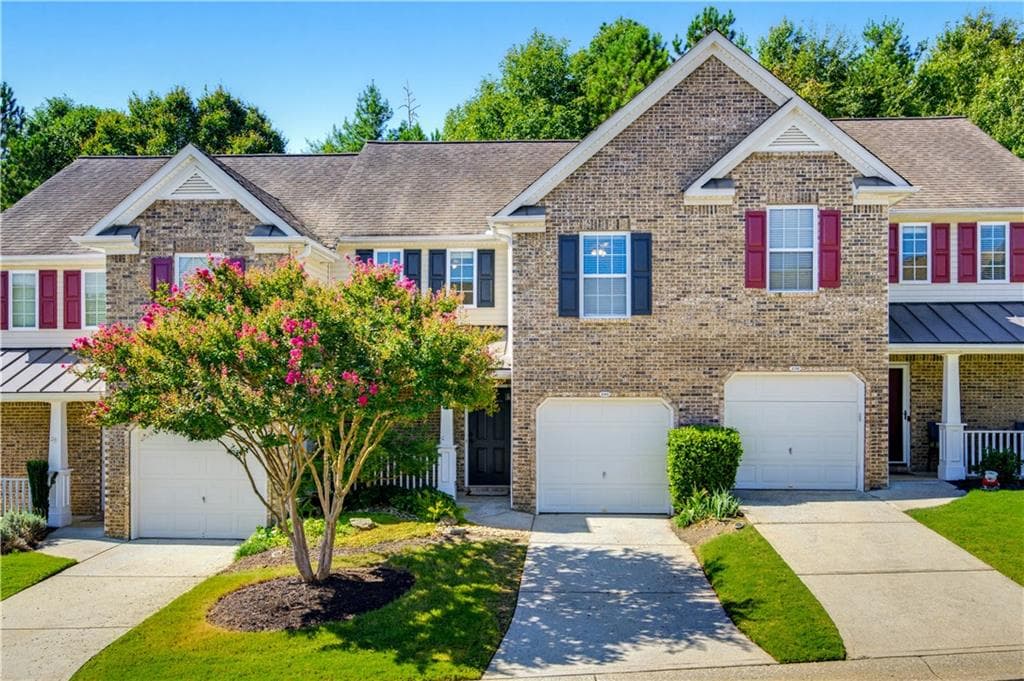 2 bedroom, 2 bathroom, 1,376 sq ft townhouse for sale at 240 Fox Creek Boulevard, Woodstock, GA 30188