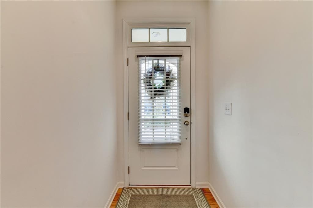 3 bedroom, 3 bathroom, 1,882 sq ft townhouse for sale at 2140 Lanier Harbor Point, Buford, GA 30518 — photo 4