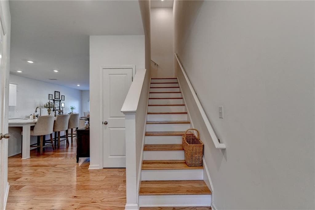 3 bedroom, 3 bathroom, 1,882 sq ft townhouse for sale at 2140 Lanier Harbor Point, Buford, GA 30518 — photo 5