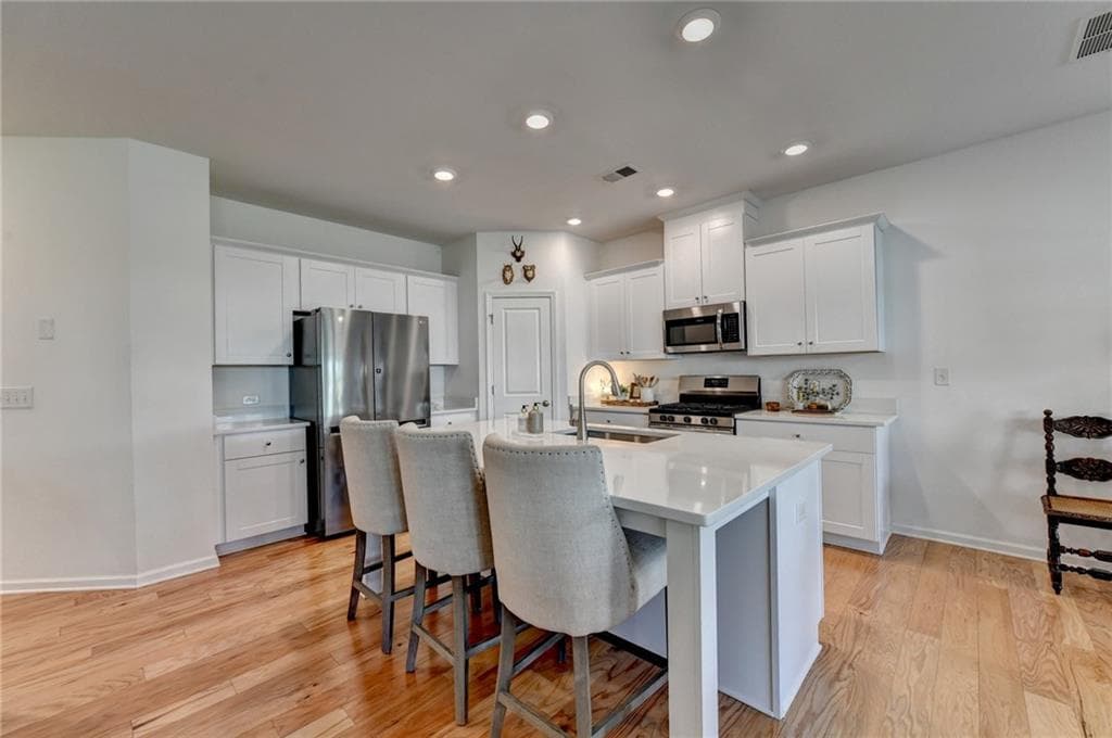 3 bedroom, 3 bathroom, 1,882 sq ft townhouse for sale at 2140 Lanier Harbor Point, Buford, GA 30518 — photo 7