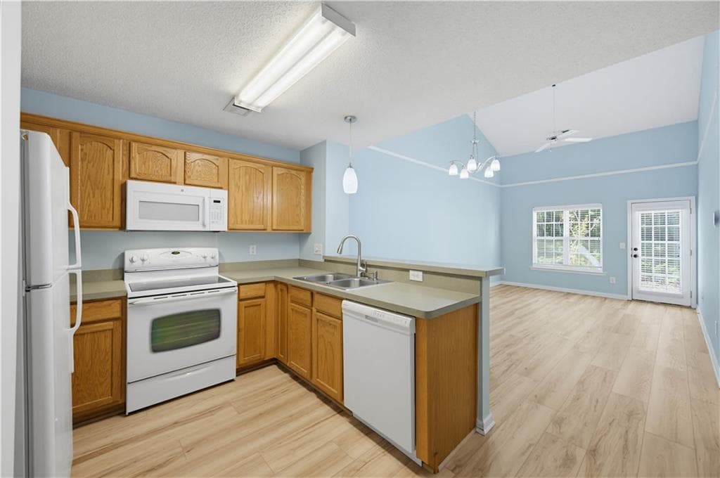 2 bedroom, 2 bathroom, 1,376 sq ft townhouse for sale at 240 Fox Creek Boulevard, Woodstock, GA 30188 — photo 5