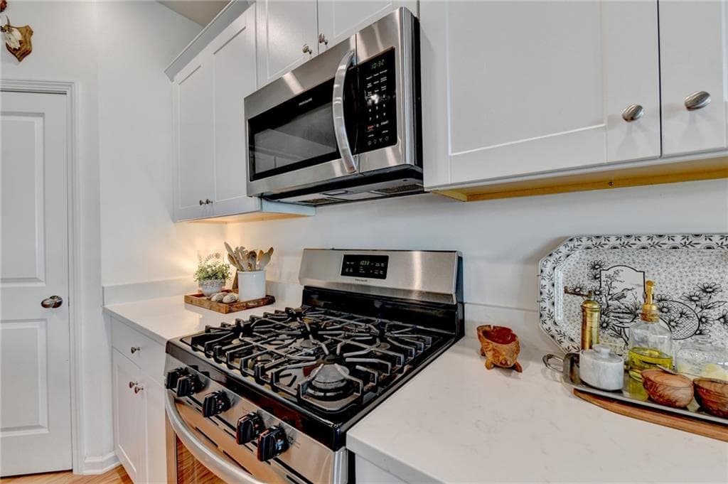 3 bedroom, 3 bathroom, 1,882 sq ft townhouse for sale at 2140 Lanier Harbor Point, Buford, GA 30518 — photo 9