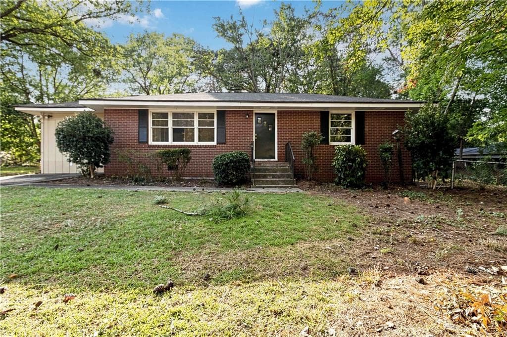 3 bedroom, 2 bathroom, 1,250 sq ft single family residence for sale at 1944 Mayes Drive, Marietta, GA 30067