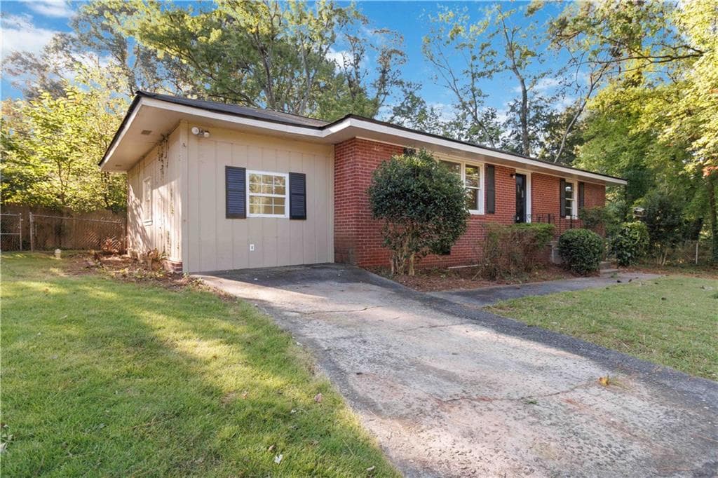 3 bedroom, 2 bathroom, 1,250 sq ft single family residence for sale at 1944 Mayes Drive, Marietta, GA 30067 — photo 3