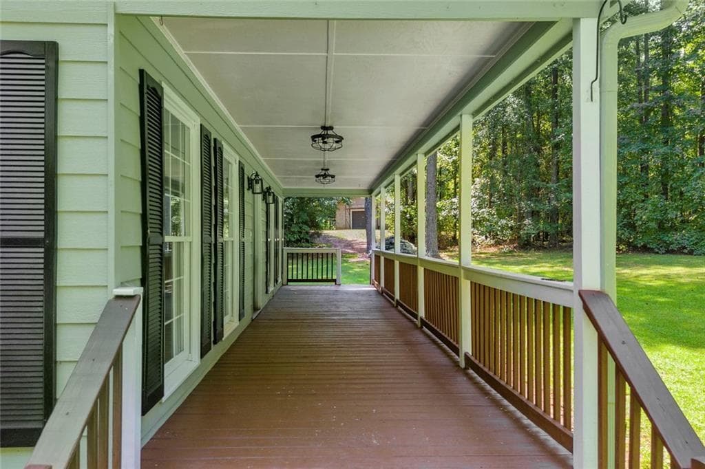 3 bedroom, 3 bathroom, 2,190 sq ft single family residence under contract at 337 Bear Creek Trail, Mansfield, GA 30055 — photo 2