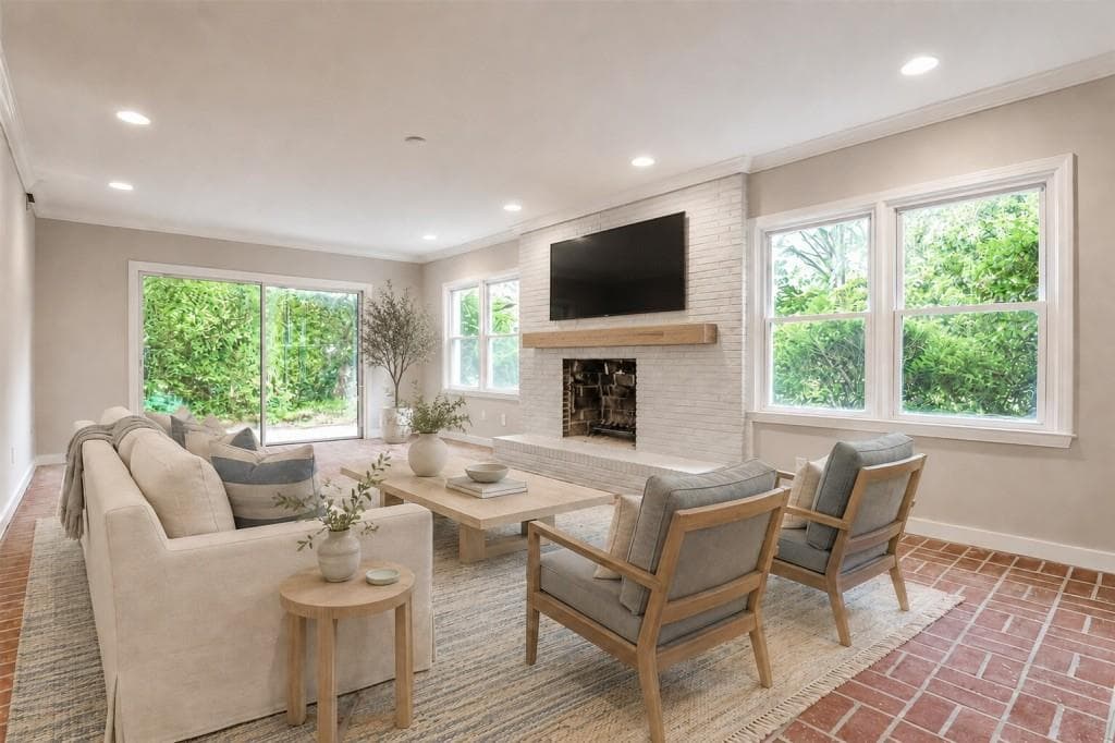 4 bedroom, 3 bathroom, 2,100 sq ft single family residence for sale at 1356 Peachtree Battle Avenue, Atlanta, GA 30327 — photo 4