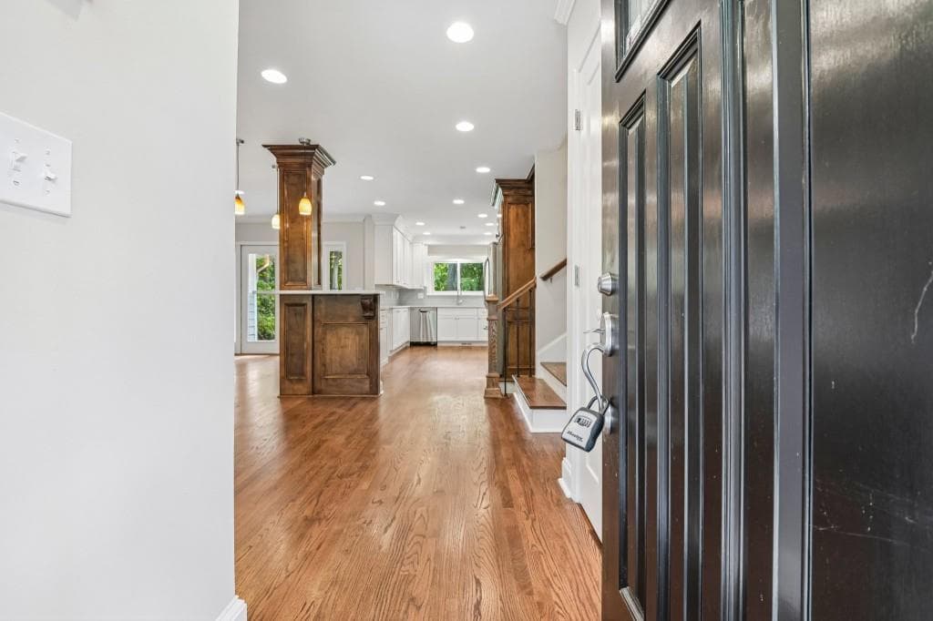 4 bedroom, 3 bathroom, 2,100 sq ft single family residence for sale at 1356 Peachtree Battle Avenue, Atlanta, GA 30327 — photo 9