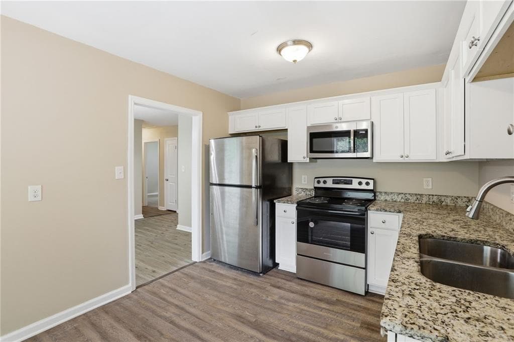 3 bedroom, 2 bathroom, 1,310 sq ft single family residence for sale at 2225 Emerald Castle Drive, Decatur, GA 30035 — photo 9
