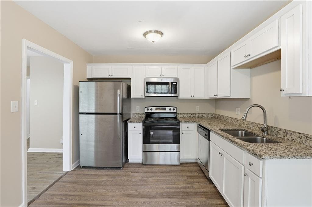 3 bedroom, 2 bathroom, 1,310 sq ft single family residence for sale at 2225 Emerald Castle Drive, Decatur, GA 30035 — photo 10