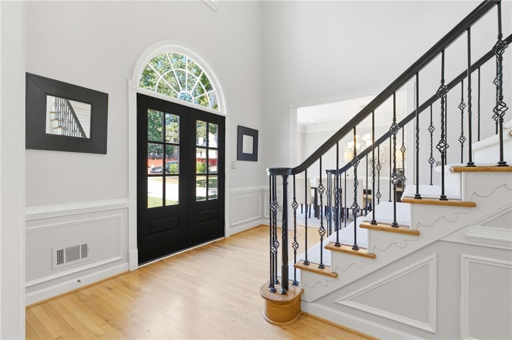 4 bedroom, 4 bathroom, 3,180 sq ft single family residence for sale at 10785 Grenadier Lane, Alpharetta, GA 30022 — photo 4