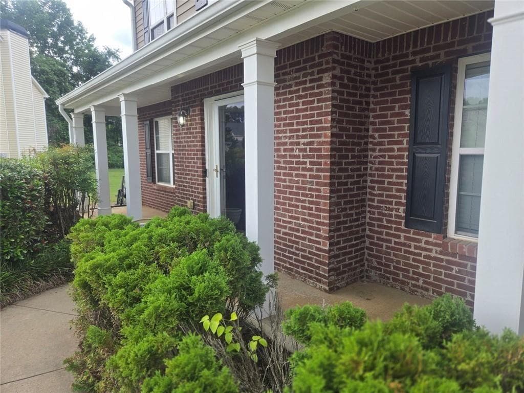 5 bedroom, 3 bathroom, 2,794 sq ft single family residence for sale at 22 Windcrest Keep, Covington, GA 30016 — photo 2