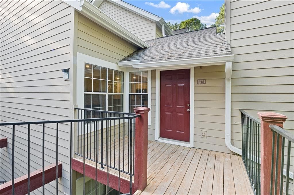 2 bedroom, 2 bathroom, 950 sq ft condominium for sale at 312 Hawkstone Way 312, Alpharetta, GA 30022 — photo 2