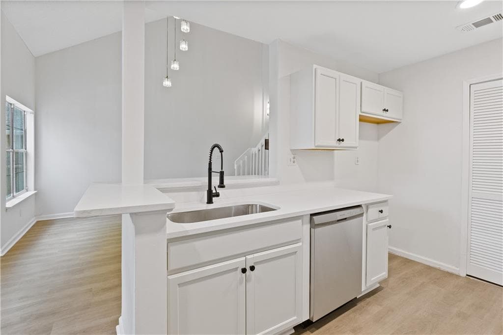 2 bedroom, 2 bathroom, 950 sq ft condominium for sale at 312 Hawkstone Way 312, Alpharetta, GA 30022 — photo 5
