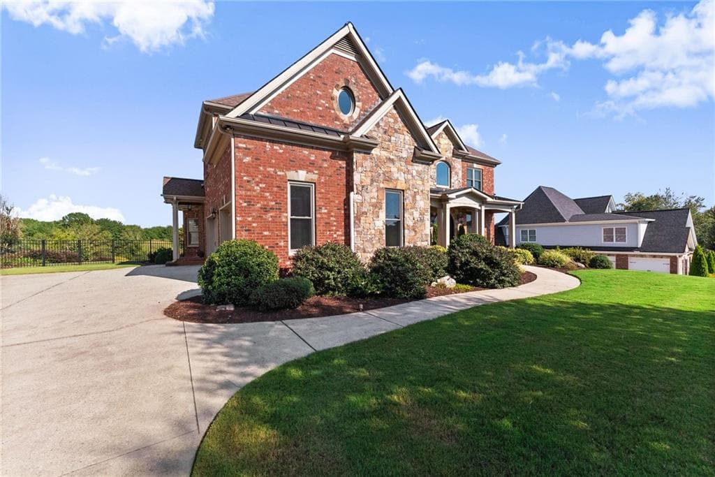 5 bedroom, 6 bathroom, 4,588 sq ft single family residence for sale at 4645 Manor Drive, Gainesville, GA 30506 — photo 6
