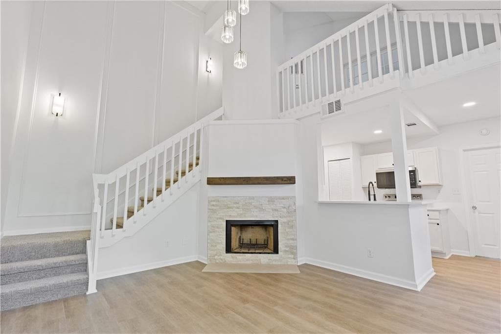 2 bedroom, 2 bathroom, 950 sq ft condominium for sale at 312 Hawkstone Way 312, Alpharetta, GA 30022 — photo 3