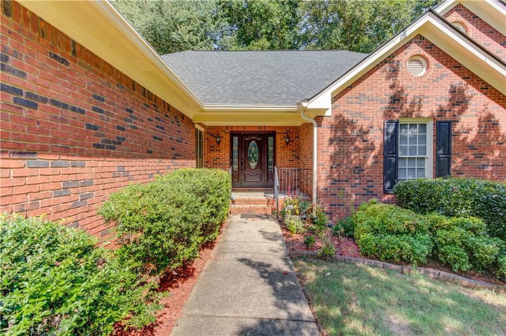 3 bedroom, 3 bathroom, 2,027 sq ft single family residence for sale at 291 Shore Drive, Suwanee, GA 30024 — photo 7