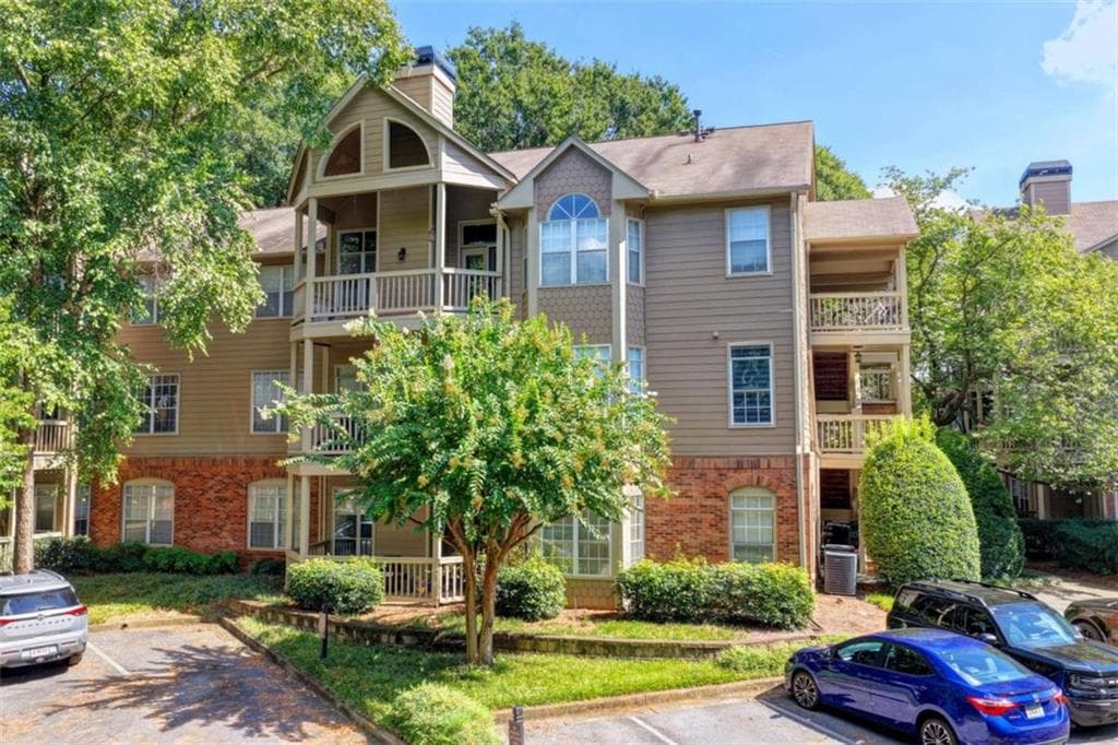 2 bedroom, 2 bathroom, 1,263 sq ft condominium for sale at 1303 McGill Park Avenue 1303, Atlanta, GA 30312 — photo 1 of 48