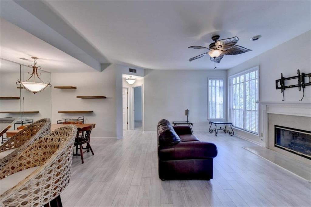 2 bedroom, 2 bathroom, 1,263 sq ft condominium for sale at 1303 McGill Park Avenue 1303, Atlanta, GA 30312 — photo 4