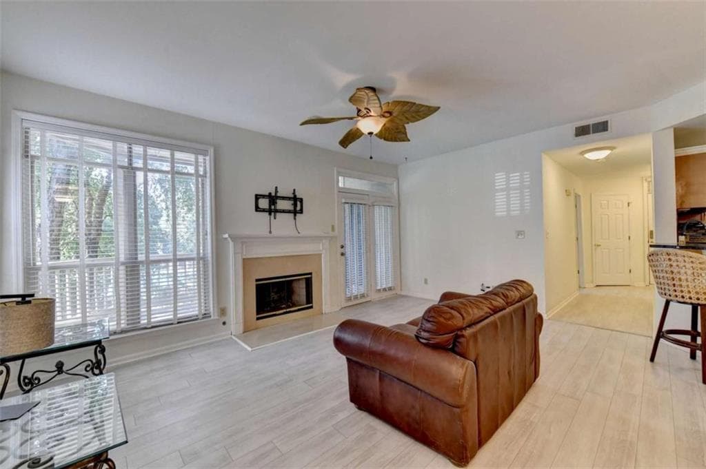 2 bedroom, 2 bathroom, 1,263 sq ft condominium for sale at 1303 McGill Park Avenue 1303, Atlanta, GA 30312 — photo 6