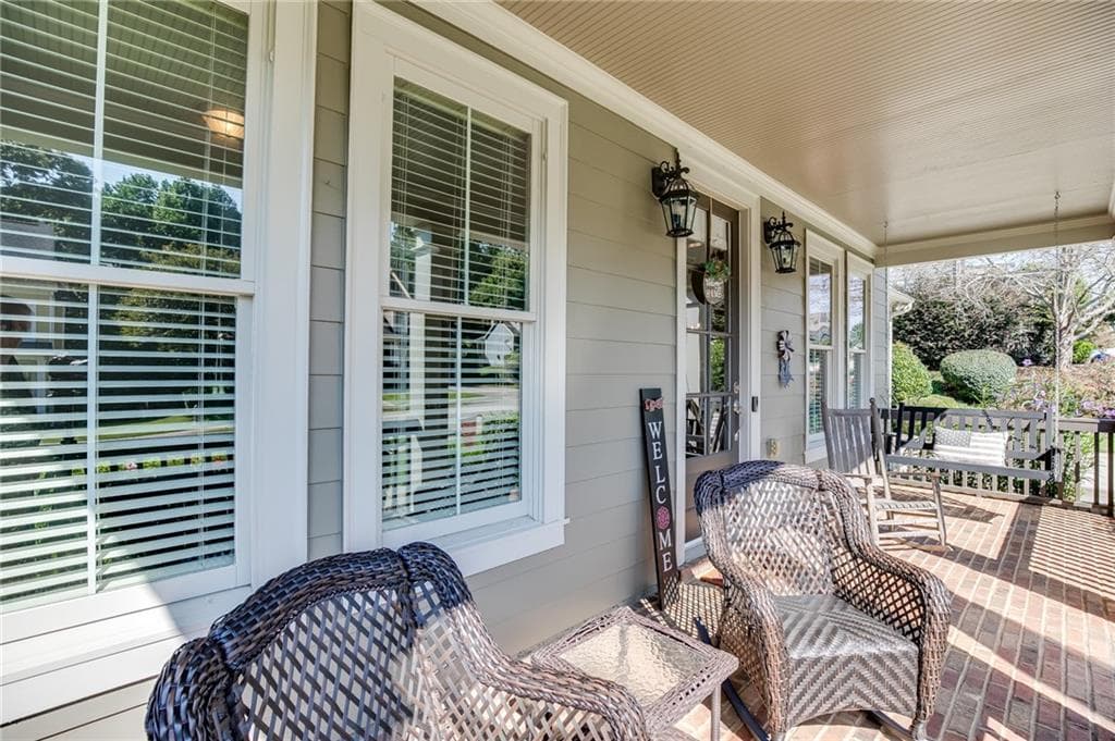4 bedroom, 3 bathroom, 2,735 sq ft single family residence for sale at 5918 Deer Chase Lane, Hoschton, GA 30548 — photo 4