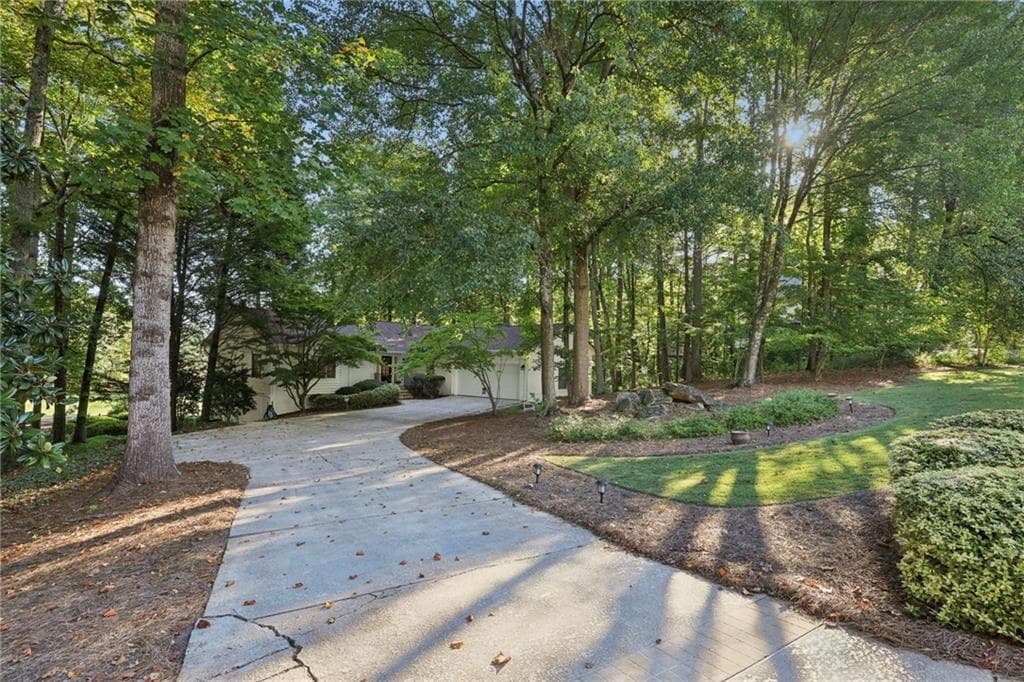 3 bedroom, 3 bathroom, 3,813 sq ft single family residence for sale at 2350 Roxburgh Drive, Roswell, GA 30076 — photo 6