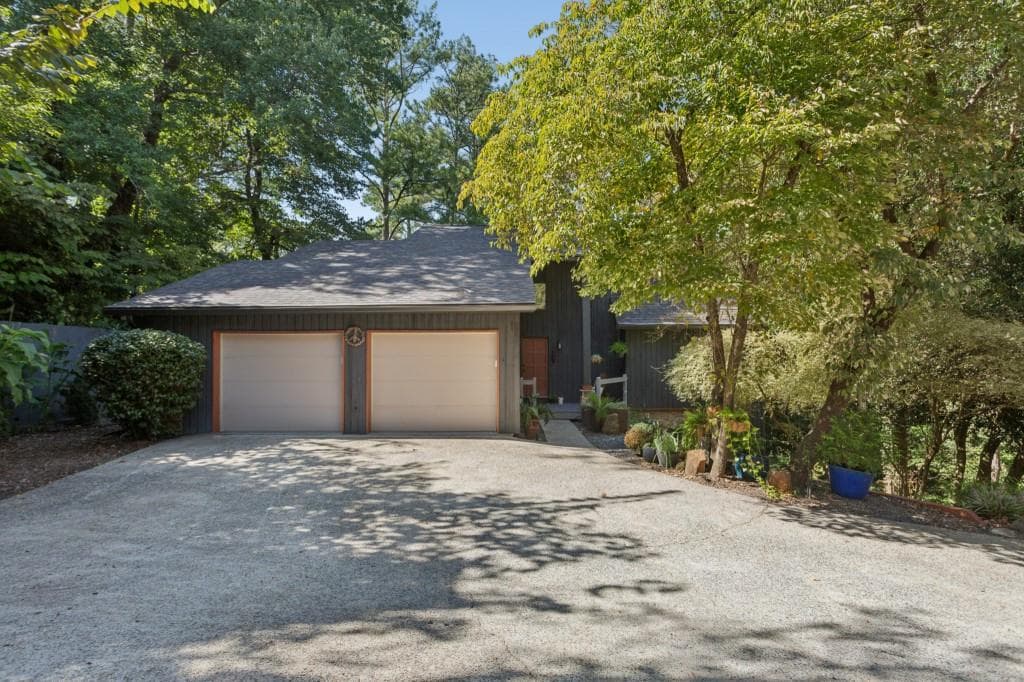 4 bedroom, 4 bathroom, 2,561 sq ft single family residence under contract at 326 W Claiborne Court, Marietta, GA 30066
