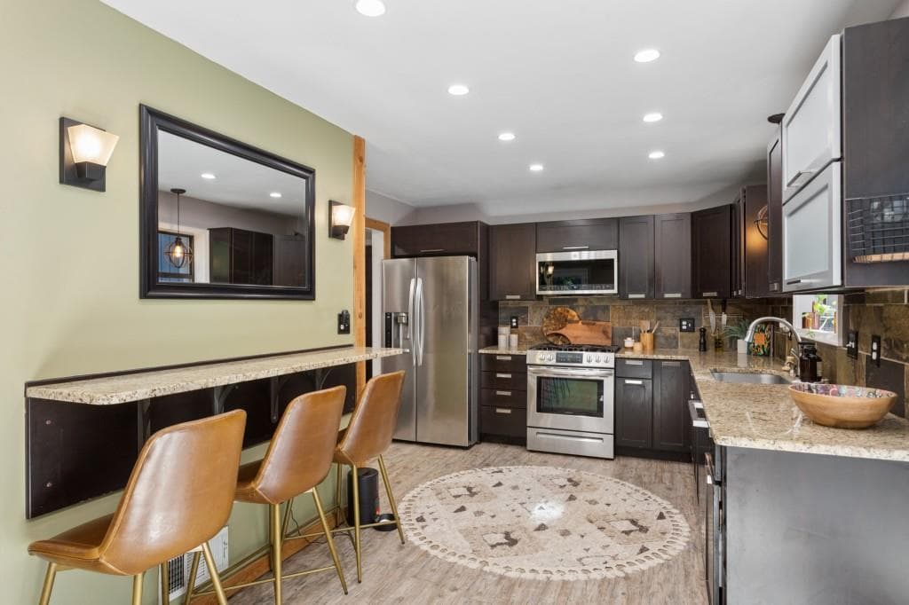 4 bedroom, 4 bathroom, 2,561 sq ft single family residence under contract at 326 W Claiborne Court, Marietta, GA 30066 — photo 5