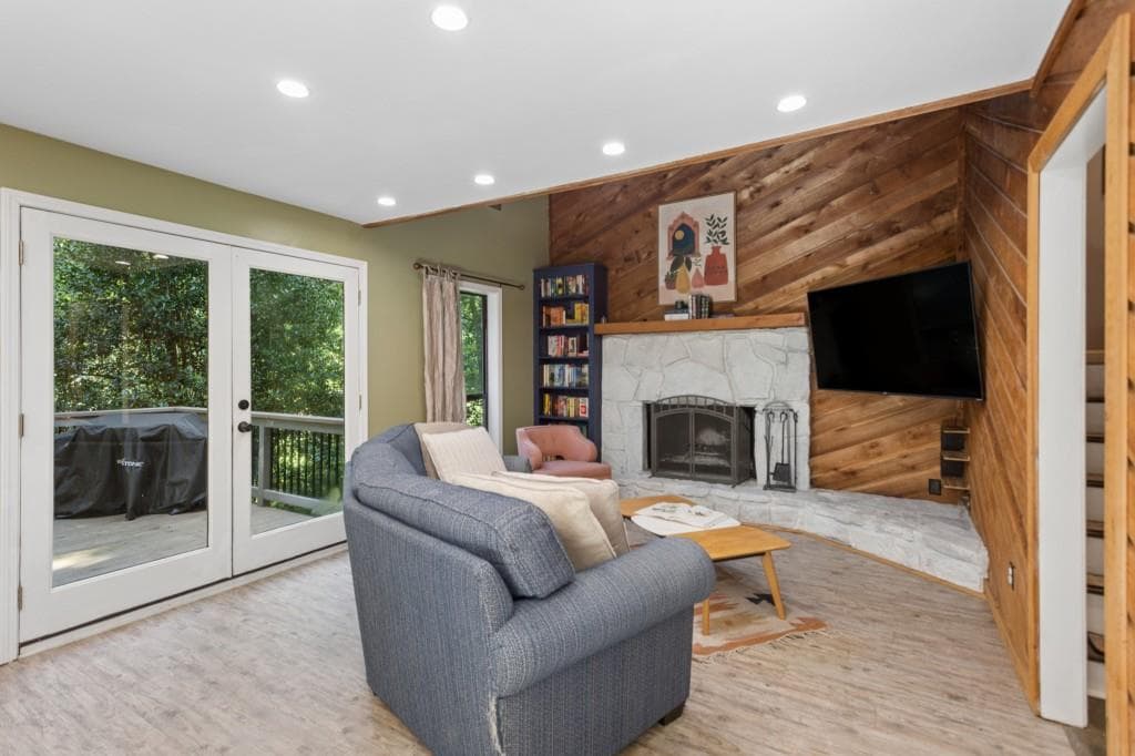 4 bedroom, 4 bathroom, 2,561 sq ft single family residence under contract at 326 W Claiborne Court, Marietta, GA 30066 — photo 9