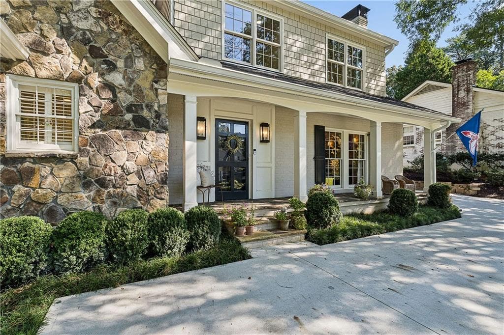 5 bedroom, 4 bathroom, 3,700 sq ft single family residence for sale at 1005 Wadsworth Drive, Atlanta, GA 30318 — photo 3