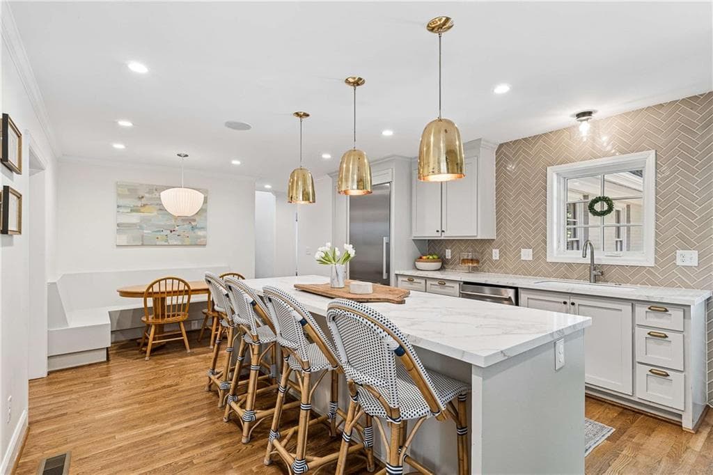 5 bedroom, 4 bathroom, 3,700 sq ft single family residence for sale at 1005 Wadsworth Drive, Atlanta, GA 30318 — photo 9