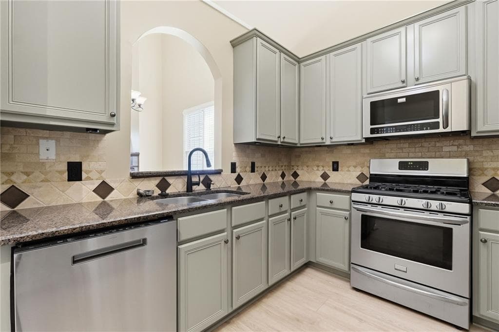 3 bedroom, 2 bathroom, 1,350 sq ft single family residence for rent at 726 Gardenside Circle, Marietta, GA 30067 for $2,700 a month — photo 3