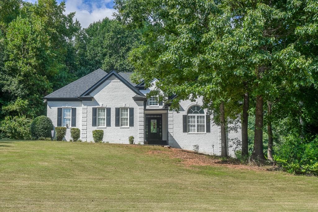 4 bedroom, 4 bathroom, 4,100 sq ft single family residence for sale at 151 Dumar Lane, Hoschton, GA 30548 — photo 3