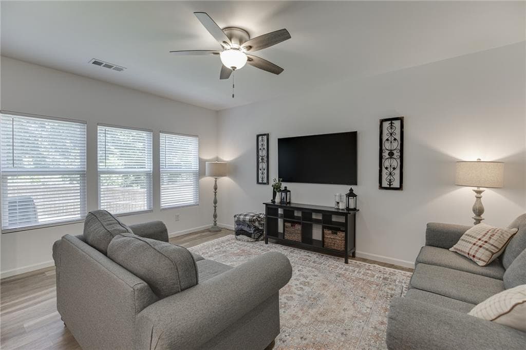 4 bedroom, 3 bathroom, 1,856 sq ft single family residence under contract at 4791 Bramblewood Circle, Sugar Hill, GA 30518 — photo 8