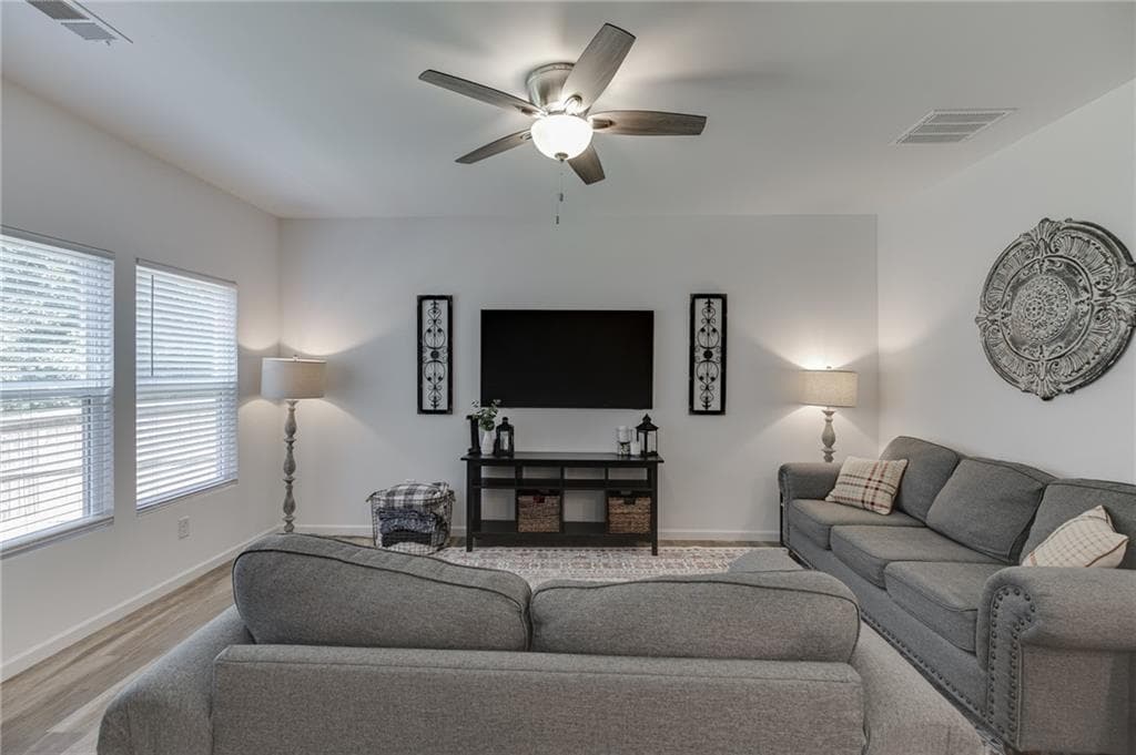 4 bedroom, 3 bathroom, 1,856 sq ft single family residence under contract at 4791 Bramblewood Circle, Sugar Hill, GA 30518 — photo 9