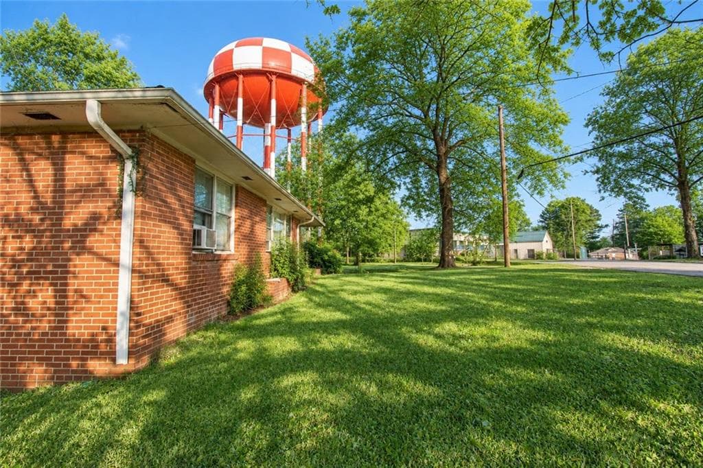 3 bedroom, 1 bathroom, 1,221 sq ft single family residence for sale at 154 Privette Road, Marietta, GA 30008 — photo 2
