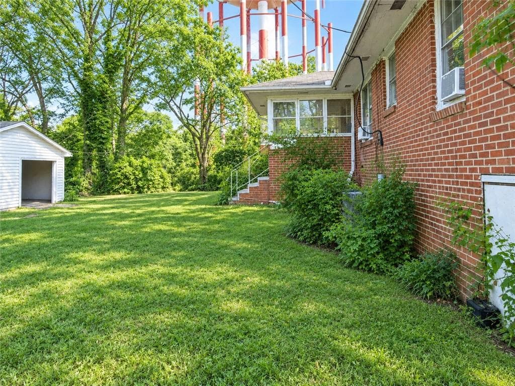 3 bedroom, 1 bathroom, 1,221 sq ft single family residence for sale at 154 Privette Road, Marietta, GA 30008 — photo 8
